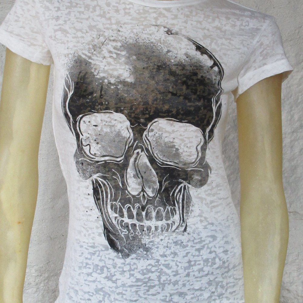 White Skull Burnout Tee Size L